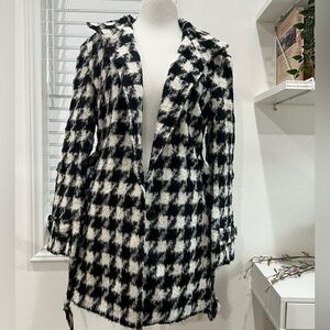Tumi Black and White houndstooth Alpaca/ Wool Coat size M